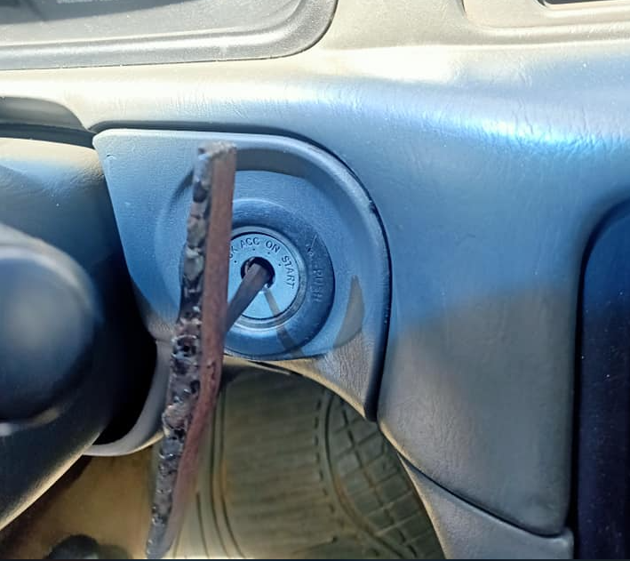 Facebook User shares photo of vehicle theft in Uyo